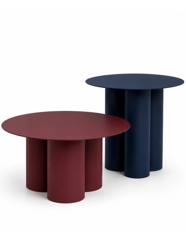 Kolekcja NØDE marki CHROMA FØRM. Minimalistyczne stoliki metalowe o rzeźbiarskiej formie, nowoczesnym designie i geometrycznych proporcjach.