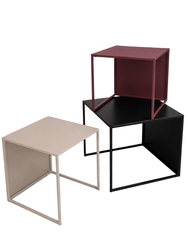 Kolekcja MODULÉ marki CHROMA FØRM. Minimalistyczne stoliki metalowe o modułowej konstrukcji, geometrycznych proporcjach i ponadczasowej estetyce.