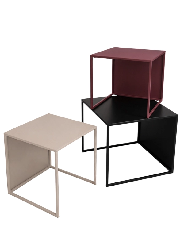 Kolekcja MODULÉ marki CHROMA FØRM. Minimalistyczne stoliki metalowe o modułowej konstrukcji, geometrycznych proporcjach i ponadczasowym designie.