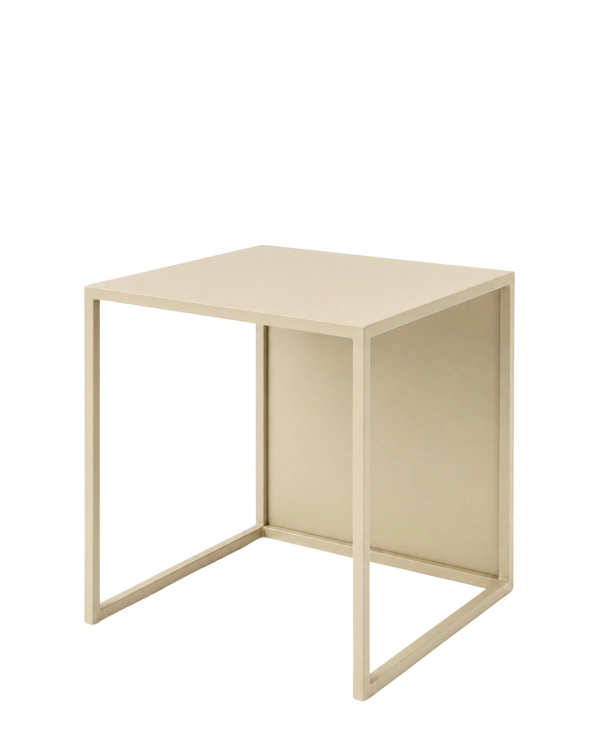 Masełkowy stolik kawowy MODULÉ 01 40 × 40 × 40 cm – minimalistyczny stolik metalowy do ciepłych, jasnych i nowoczesnych wnętrz, wykonany ze stali malowanej proszkowo w drobnej strukturze w kolorze RAL 1014.