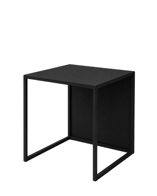 Czarny stolik kawowy MODULÉ 01 40 × 40 × 40 cm – nowoczesny stolik metalowy ze stali do salonu, przy sofie lub fotelu, wykończony malowaniem proszkowym w drobnej strukturze w kolorze RAL 9005.